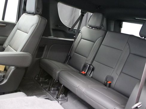 New 2026 Chevrolet Suburban High Country AWD/4WD image 29