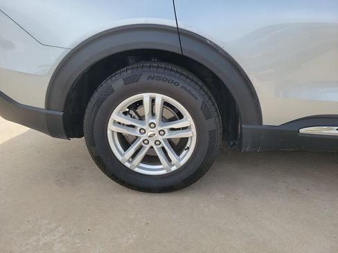 Used 2024 Ford Explorer XLT w/ Equipment Group 202A RWD image 9