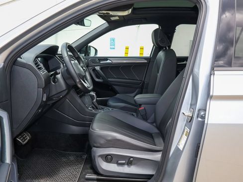 Used 2023 Volkswagen Tiguan SE R-Line FWD image 11