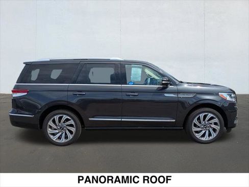 Used 2024 Lincoln Navigator Reserve AWD/4WD image 6