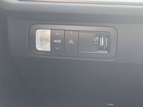 Used 2025 Chevrolet Traverse LT FWD image 29
