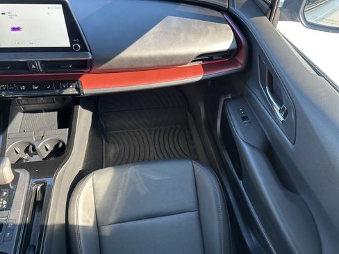 Used 2024 Toyota Prius Prime Premium FWD image 32