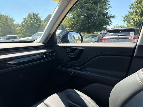New 2026 Lincoln Aviator AWD w/ Jet Appearance Package image 19