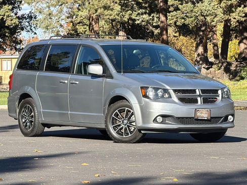 Used 2019 Dodge Grand Caravan GT image 2