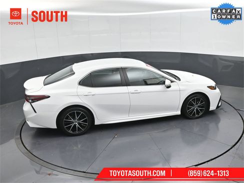 Used 2024 Toyota Camry SE image 42