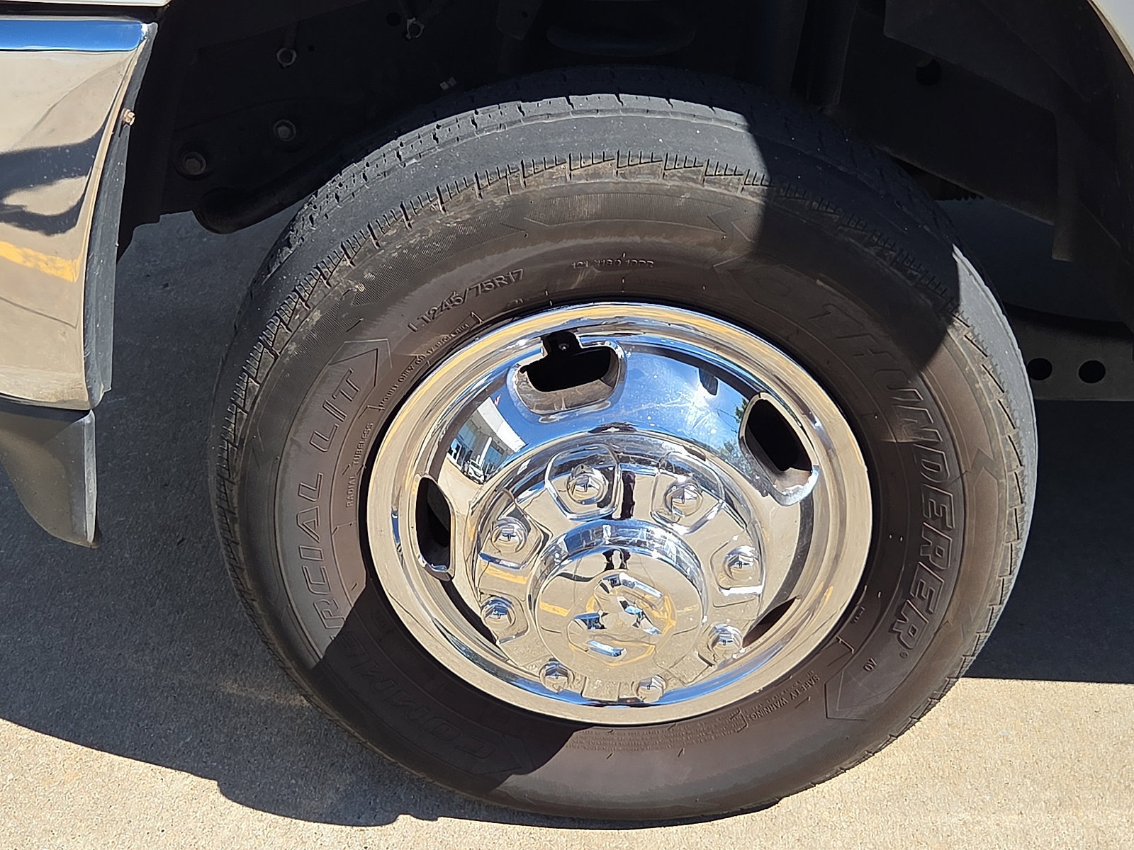 Used 2024 RAM 3500 Tradesman w/ Chrome Appearance Group AWD/4WD image 3