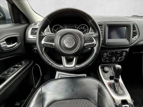 Used 2017 Jeep Compass Latitude w/ Popular Equipment Group AWD/4WD image 7