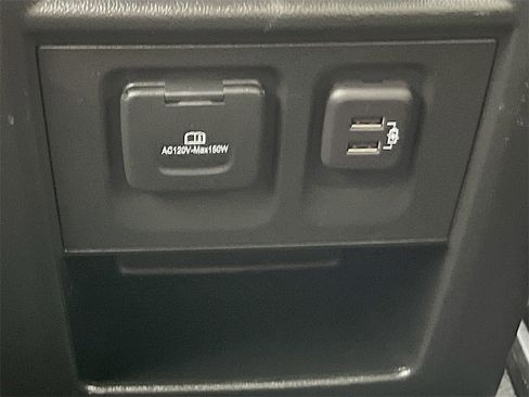 Used 2023 Chevrolet Traverse Premier image 26