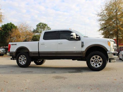 Used 2017 Ford F250 Lariat w/ Lariat Value Package image 4