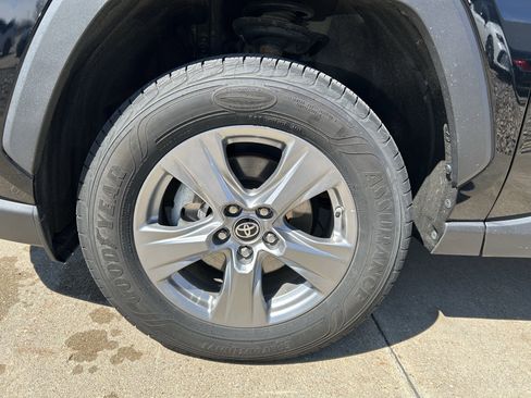 Certified 2022 Toyota RAV4 LE AWD/4WD image 11
