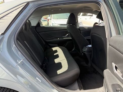 Used 2022 Hyundai Elantra SEL FWD image 15