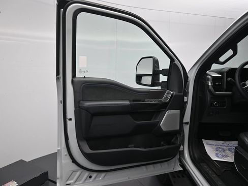 New 2026 Ford F350 Platinum w/ Tremor Off-Road Package AWD/4WD image 9