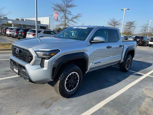 Used 2024 Toyota Tacoma TRD Off-Road image 3