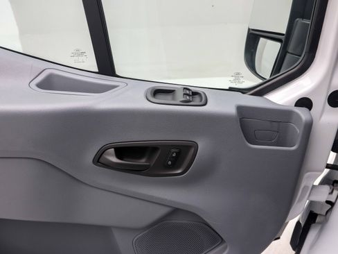 Used 2018 Ford Transit 250 148 Medium Roof RWD image 23