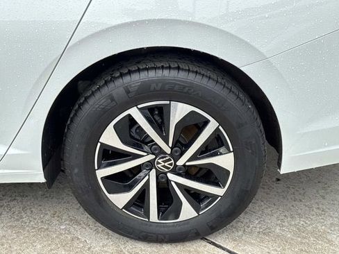 Certified 2025 Volkswagen Jetta S image 6