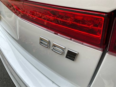 Certified 2023 Volvo XC60 B5 Plus w/ Climate Package image 17