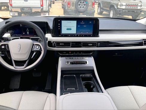 New 2026 Lincoln Aviator 2WD image 5