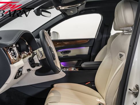 Used 2021 Bentley Bentayga image 28