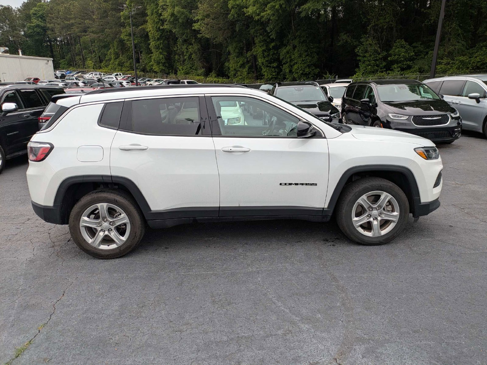 Used 2024 Jeep Compass Latitude AWD/4WD image 3