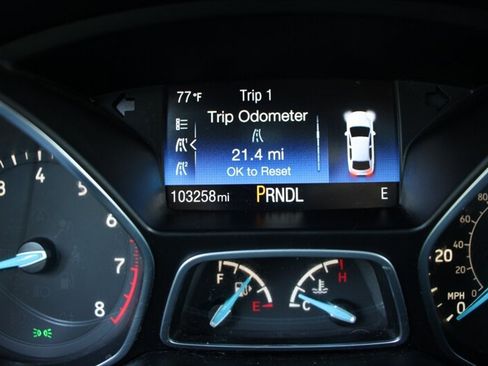 Used 2018 Ford Focus SE w/ Cold Weather Package FWD image 7