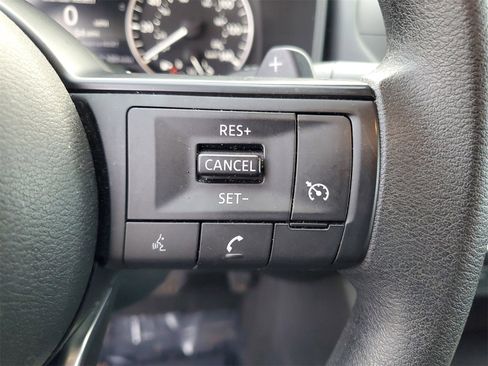 Used 2024 Nissan Rogue S image 12