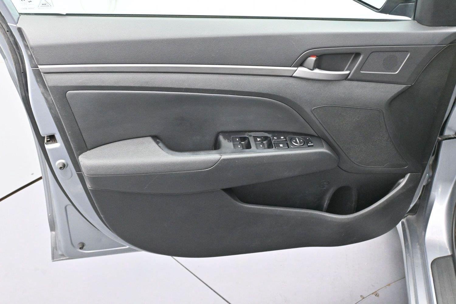 Used 2017 Hyundai Elantra Limited FWD image 10