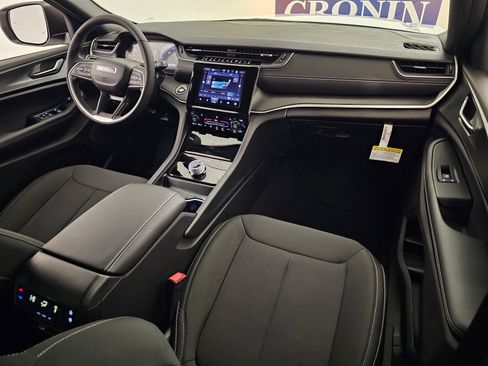 New 2025 Jeep Grand Cherokee L Laredo w/ Luxury Tech Group I AWD/4WD image 16
