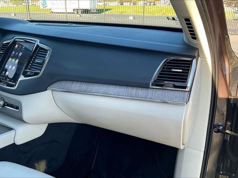 Used 2024 Volvo XC90 T8 Plus image 19