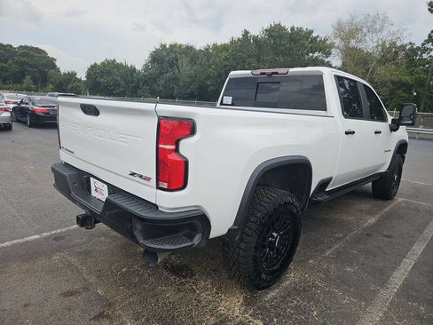 Used 2024 Chevrolet Silverado 2500 ZR2 w/ Technology Package AWD/4WD image 2