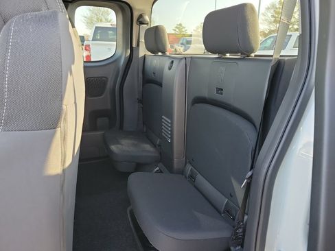 Used 2025 Nissan Frontier SV RWD image 9