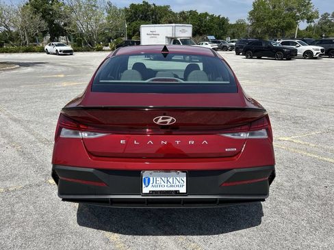 New 2025 Hyundai Elantra SEL FWD image 11