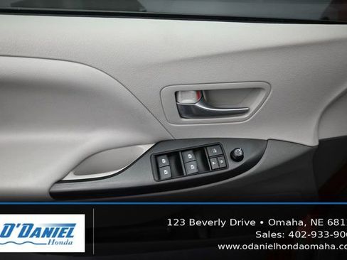 Used 2017 Toyota Sienna LE FWD image 24