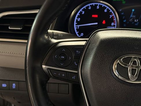 Used 2018 Toyota Camry XLE image 19