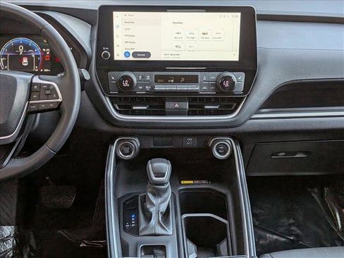 Used 2025 Toyota Grand Highlander FWD image 14