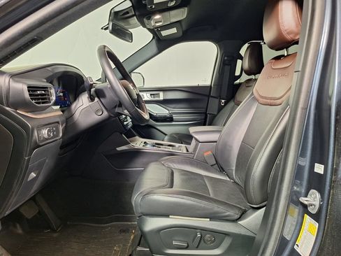 Used 2022 Ford Explorer Platinum w/ Equipment Group 601A RWD image 12