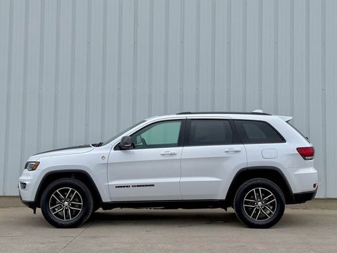 Used 2018 Jeep Grand Cherokee Trailhawk w/ Trailhawk Luxury Group AWD/4WD image 2