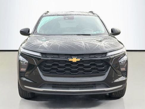 Used 2025 Chevrolet Trax LT FWD image 3