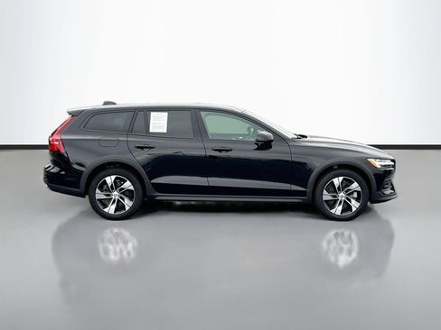 Used 2025 Volvo V60 B5 Cross Country Plus AWD/4WD image 8