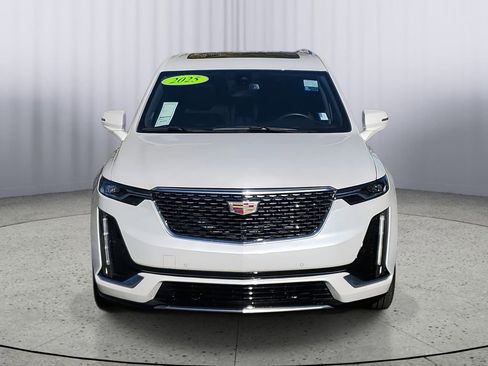 Used 2025 Cadillac XT6 Premium Luxury image 10