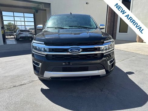 Used 2024 Ford Expedition Platinum AWD/4WD image 2