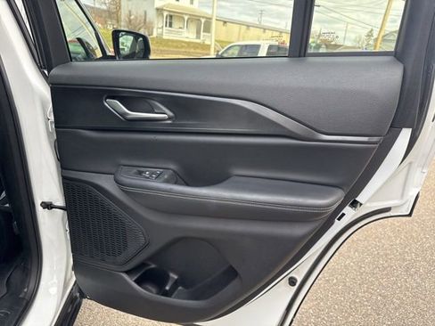 Used 2023 Jeep Grand Cherokee Altitude image 36