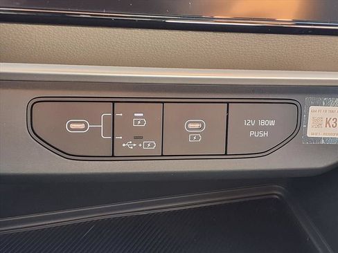 Used 2026 Kia Carnival FWD image 5