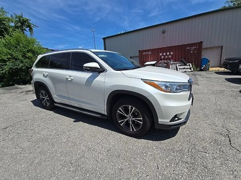 Used 2016 Toyota Highlander XLE FWD image 10