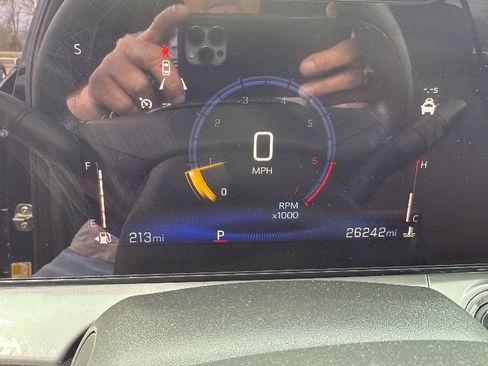 Used 2025 Chevrolet Trax LT FWD image 20