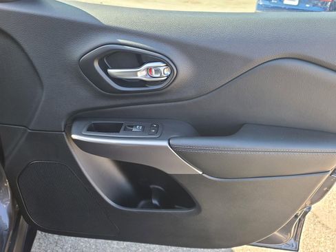 Used 2022 Jeep Cherokee Limited image 22