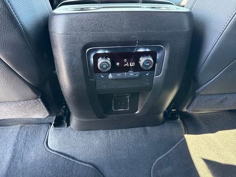 Used 2025 GMC Yukon Denali AWD/4WD image 16