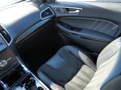 Used 2020 Ford Edge ST image 11