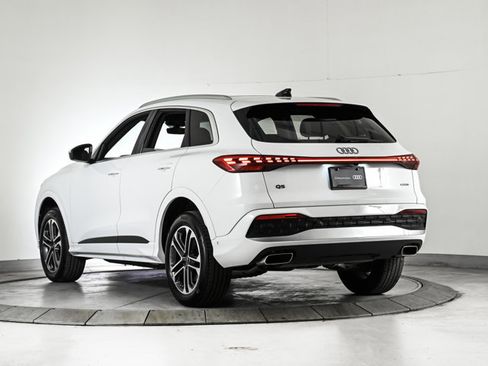 Certified 2025 Audi Q5 Premium w/ Convenience Package image 8