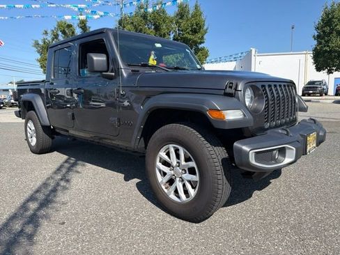 Used 2023 Jeep Gladiator Sport AWD/4WD image 2