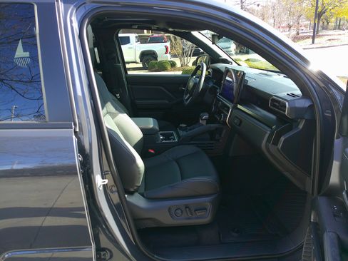 Used 2025 Toyota 4Runner Limited image 38